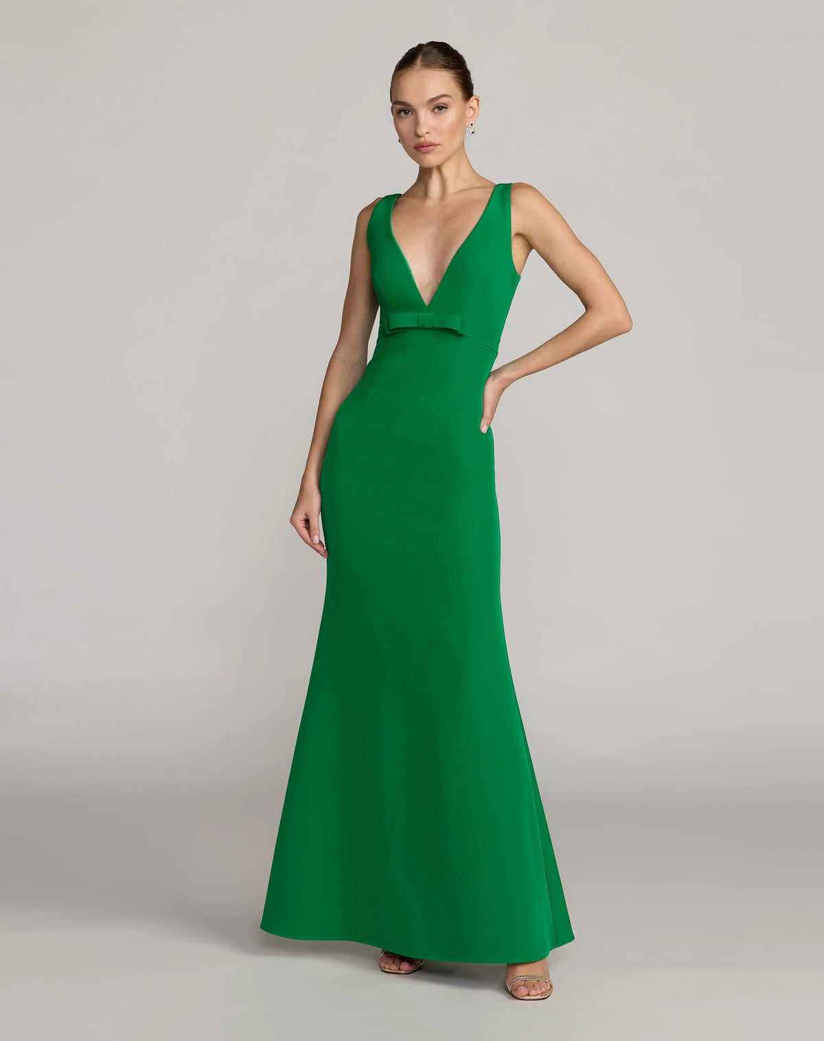 Sleeveless V Neck Mermaid Gown With Bow